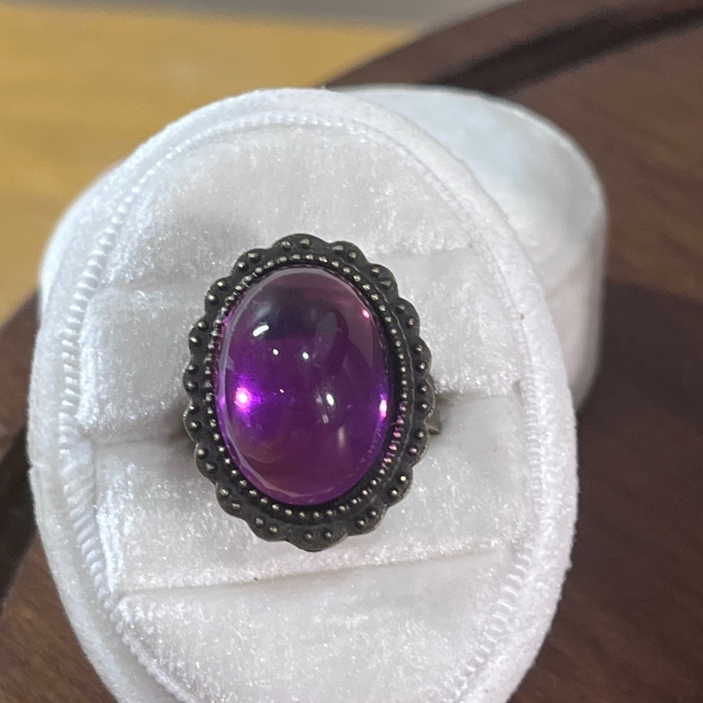Vtg Purple Cabochon Antique Brass Tone Ornate Scalloped Adjustable Cocktail Ring